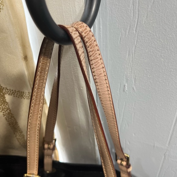 Michael Kors tote. Good used condition, still a good solid purse! - Picture 3 of 3